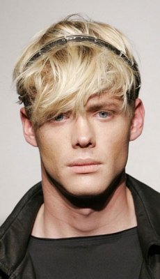 messey-fringe-mens-hairstyle
