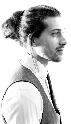 long-hair-mens-top-bun-style